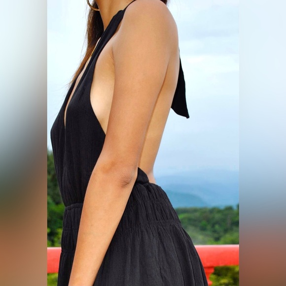 Elegant Black Sleeveless Dress - Picture 4 of 4